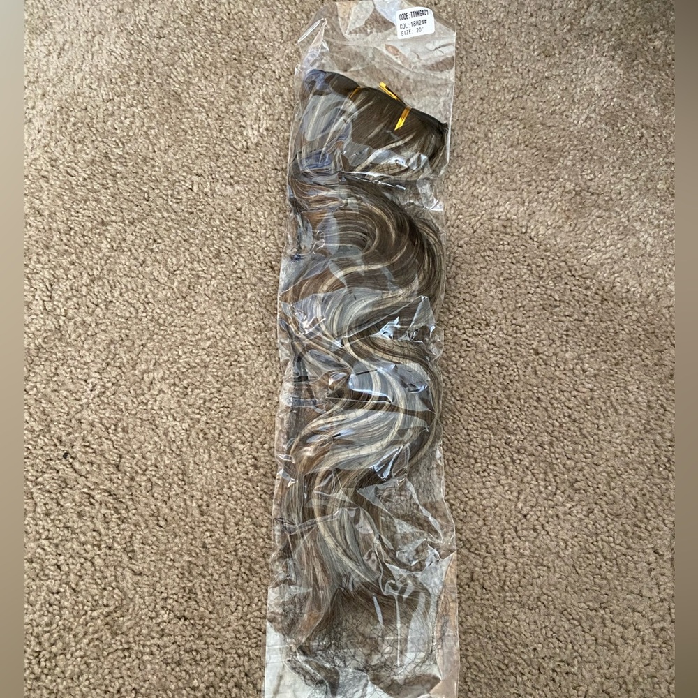 Synthetic Clip In Hair Extensions‎ - Picture 2 of 4